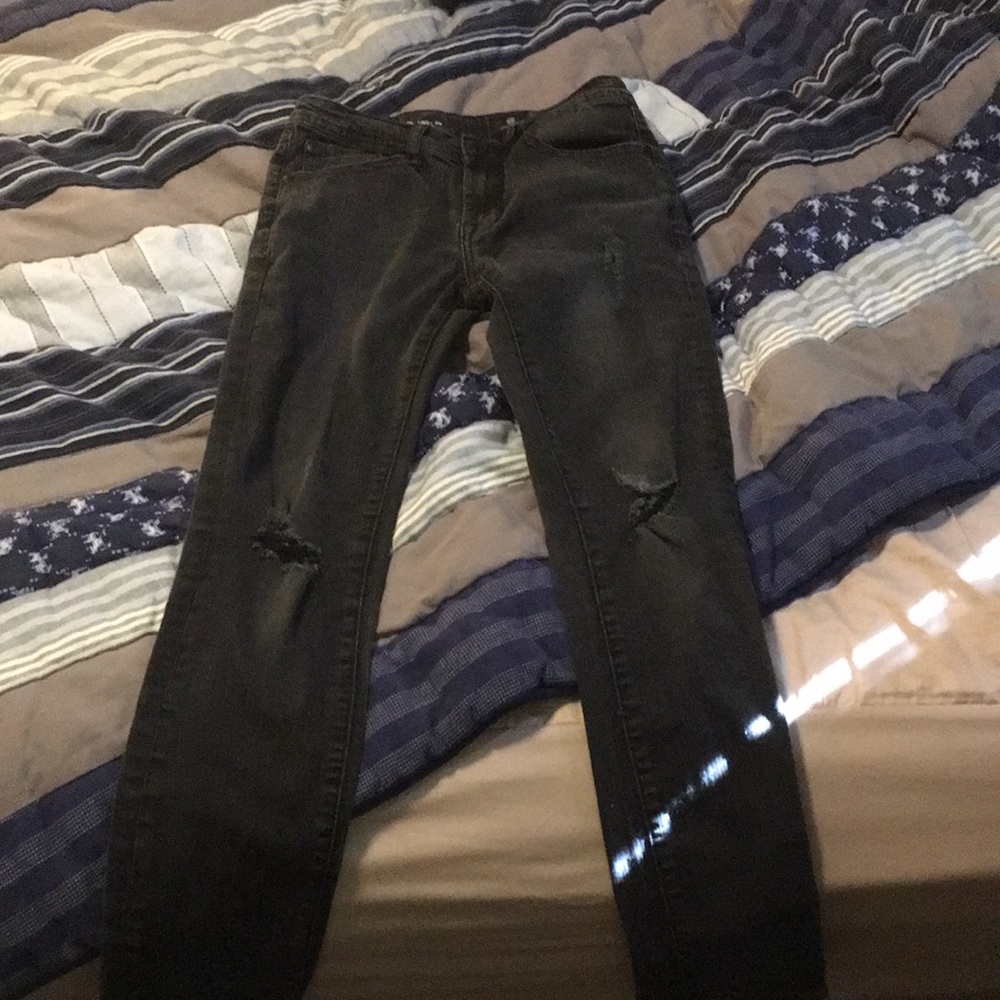 Black ripped skinny jeans